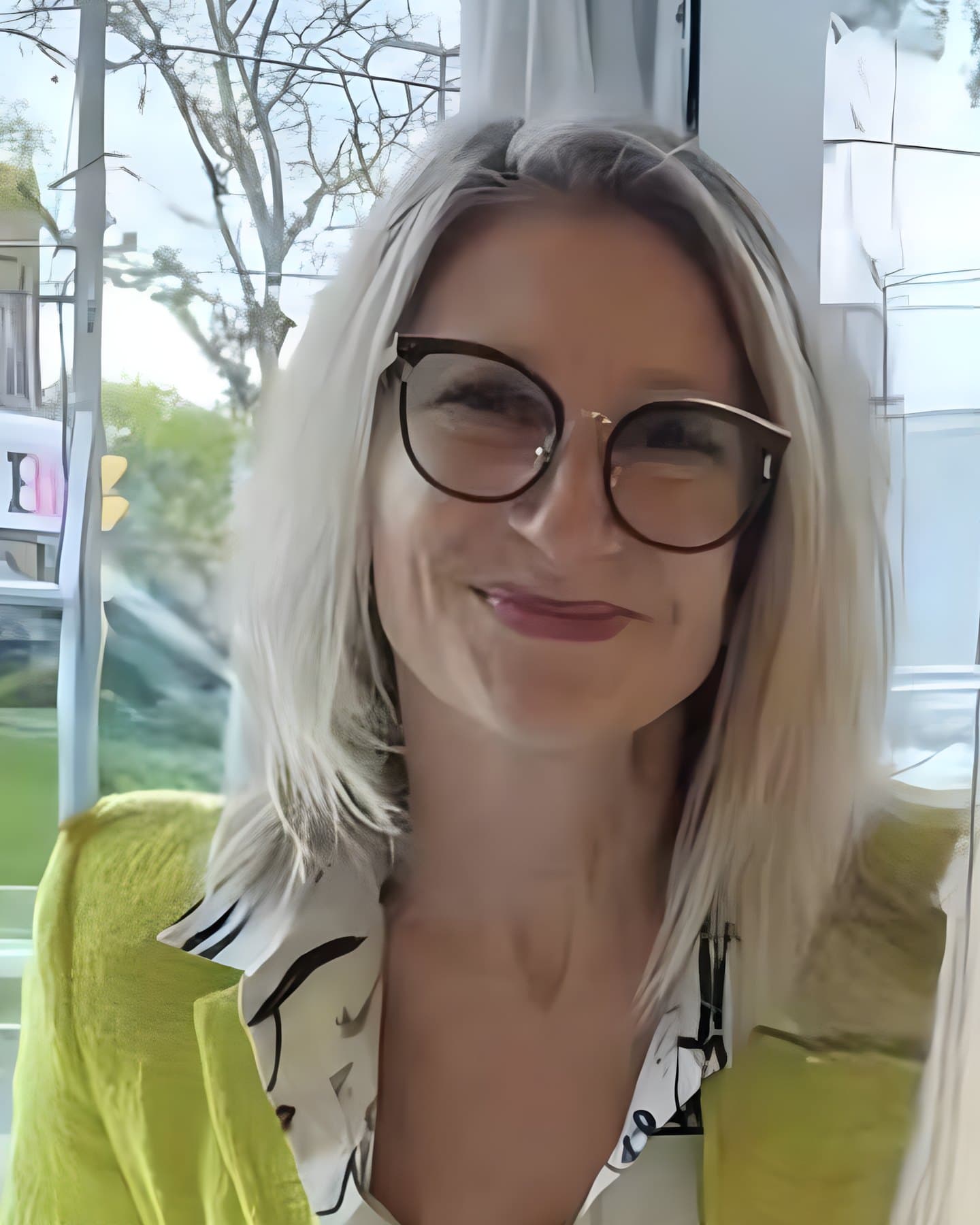 Ruta Nikfar, smiling